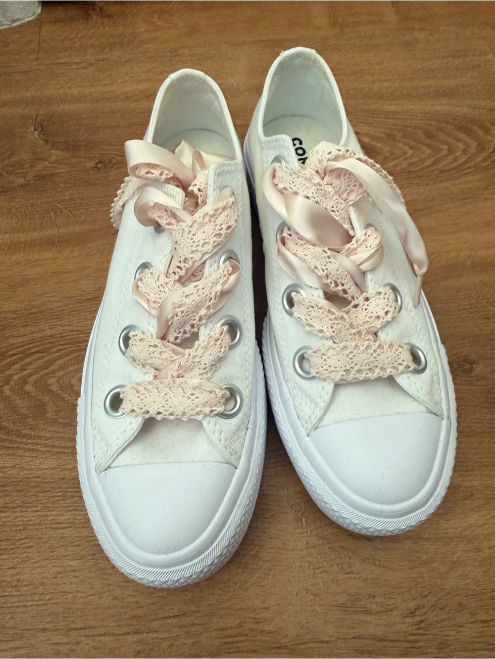 Converse White Low-Top Sneakers with Pale Pink Ribbon Laces